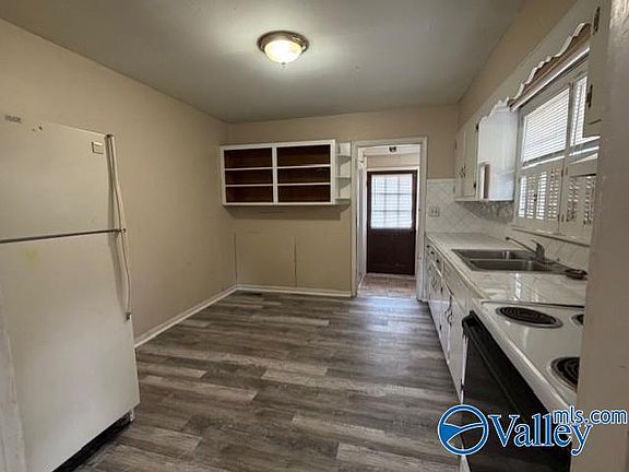 3rd image of 1209 11th Ave SE