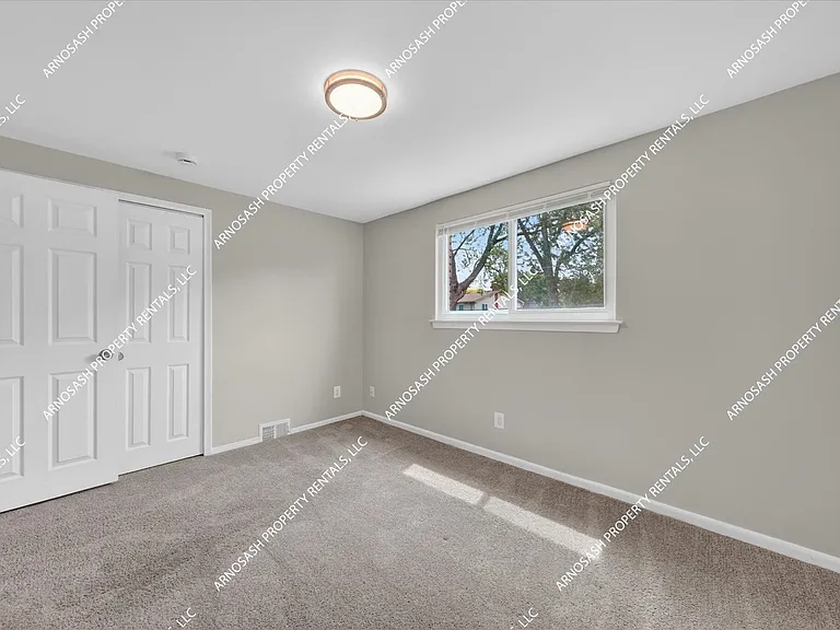 27345 Harvard Rd — Photo 36