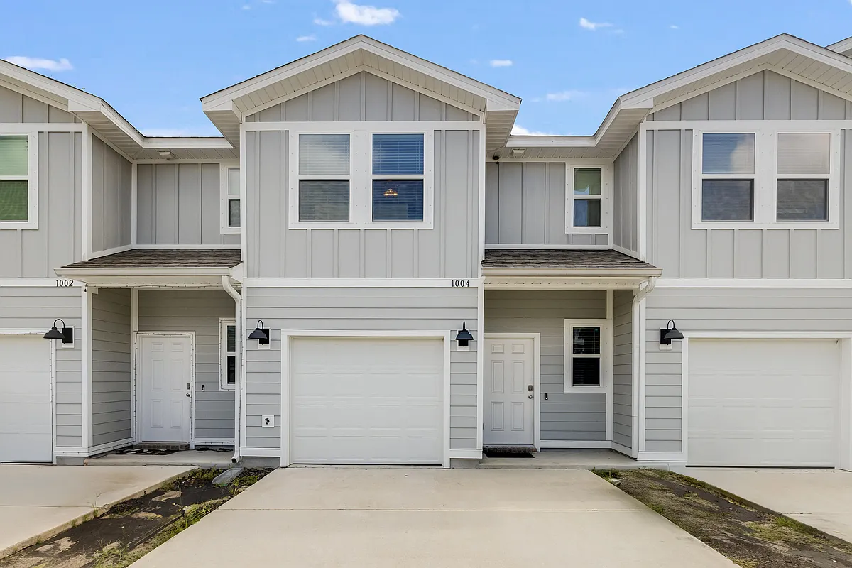 Building Photo - 1004 McLaren Cir