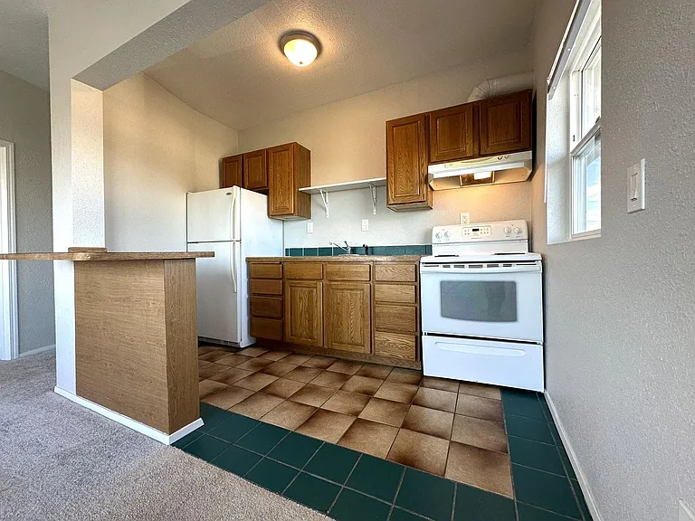 3202 Grand- 5 Unit — Photo 7