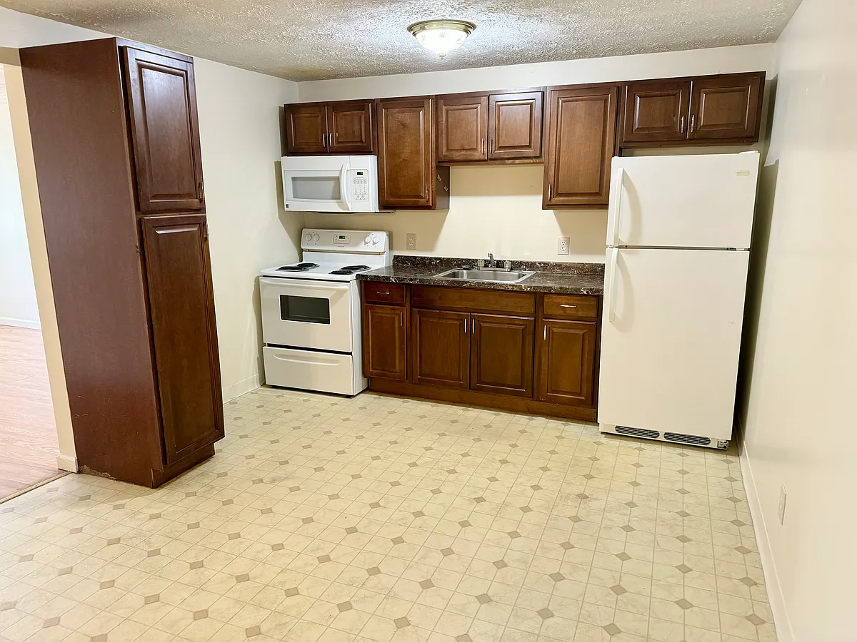 Building Photo - 75 Log St #2B