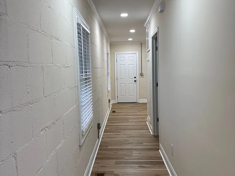 210 Walnut St W — Photo 9
