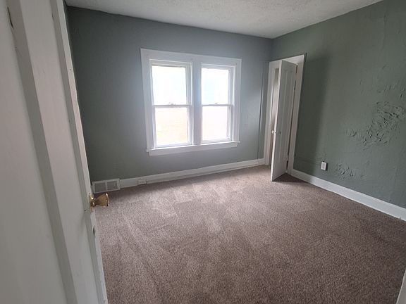 5th image of 921 Eddy Rd