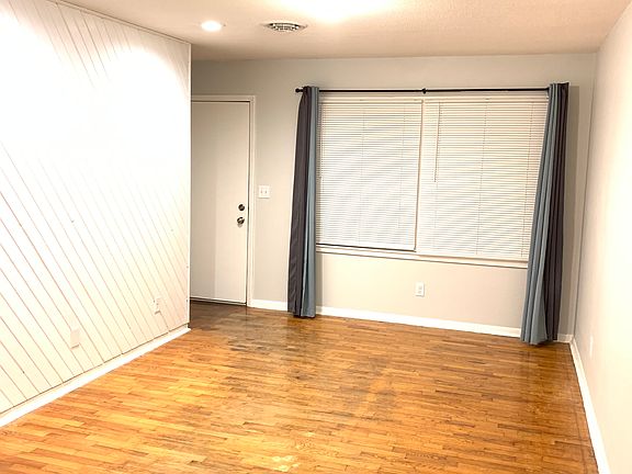2nd image of 2209 Philo Rd #B