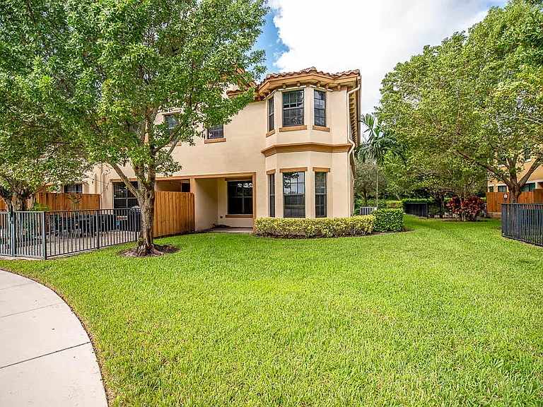 10283 Wellington Parc Dr — Photo 7