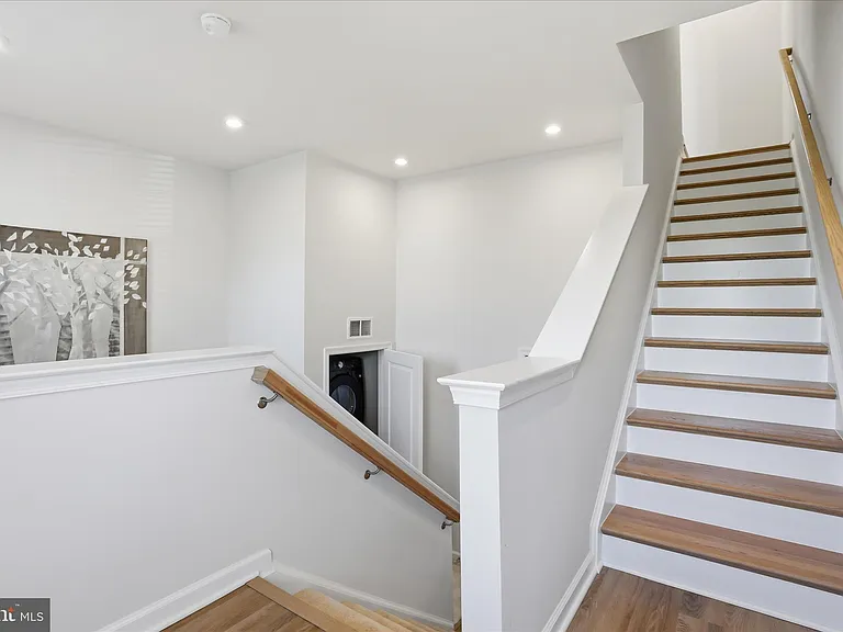 163 Anthem St — Photo 4