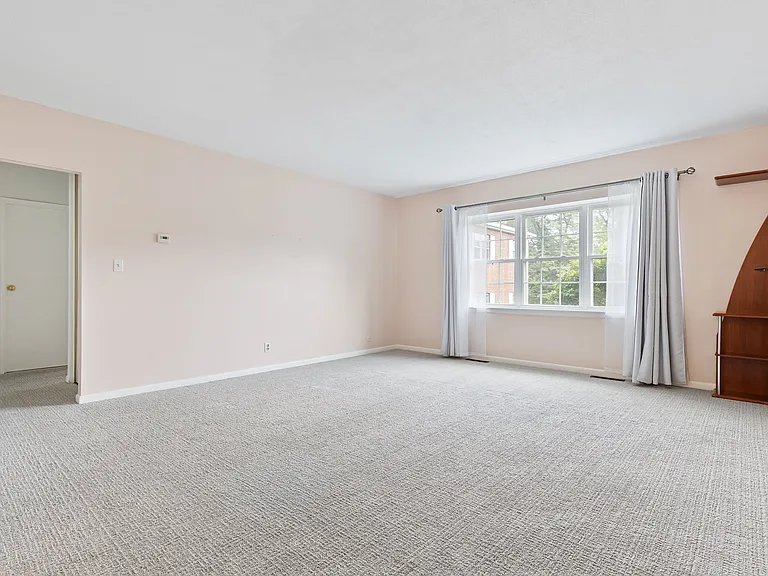 124 Lake Shore Rd #2A — Photo 3