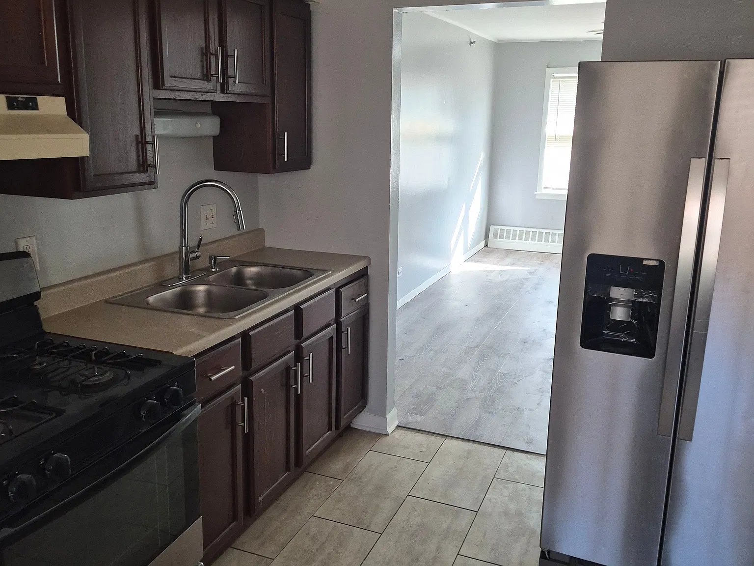 Newly remodeled 2 bedroom/1 bath apartment — Photo 2