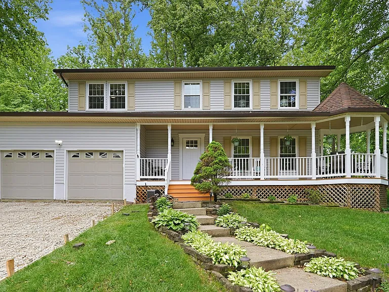 2515 Tabor Ct — Photo 2