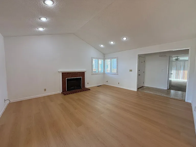 3257 Tenley Dr — Photo 3