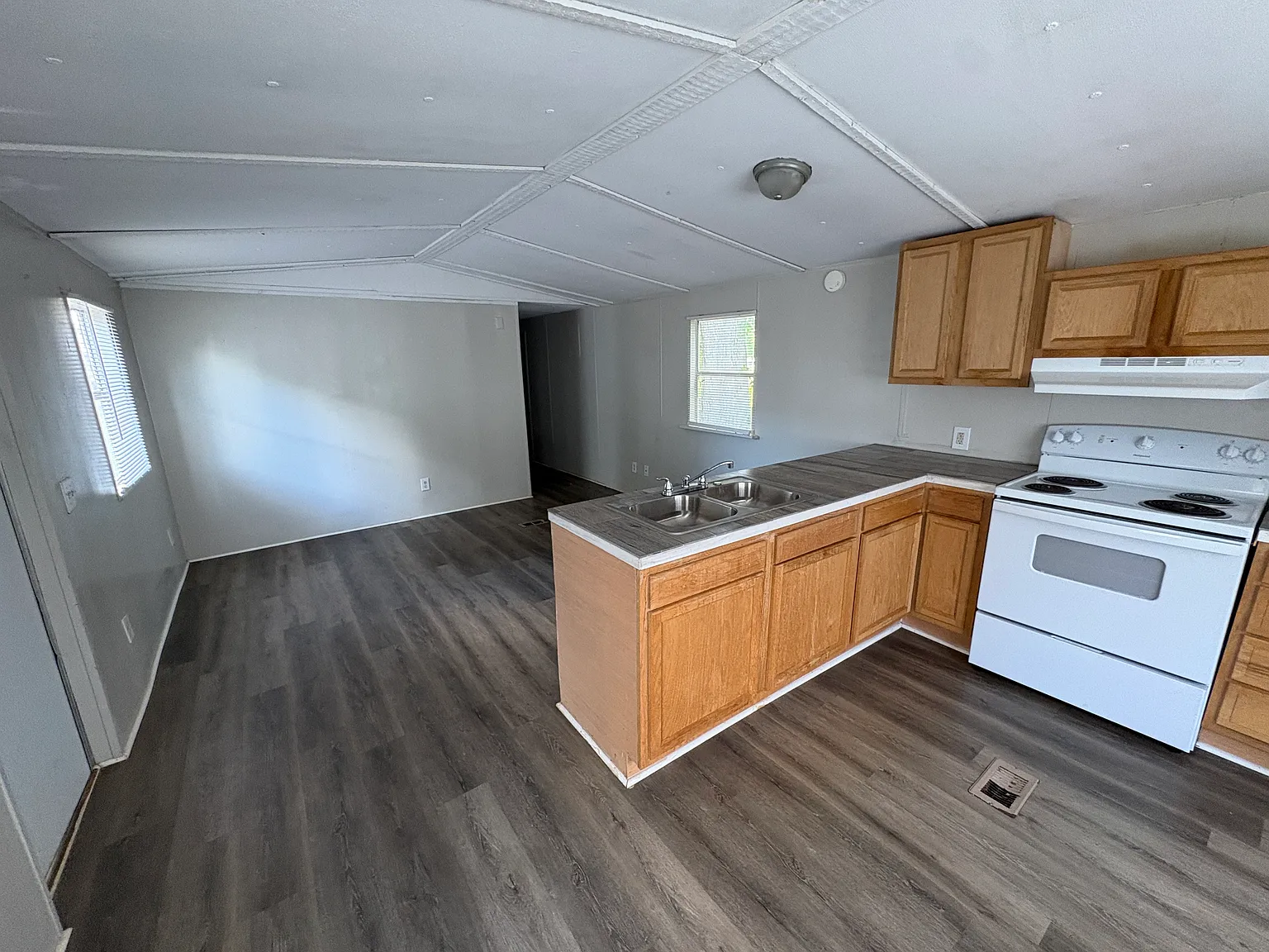 2 bed, 700 sqft, $1,100 — Photo 2