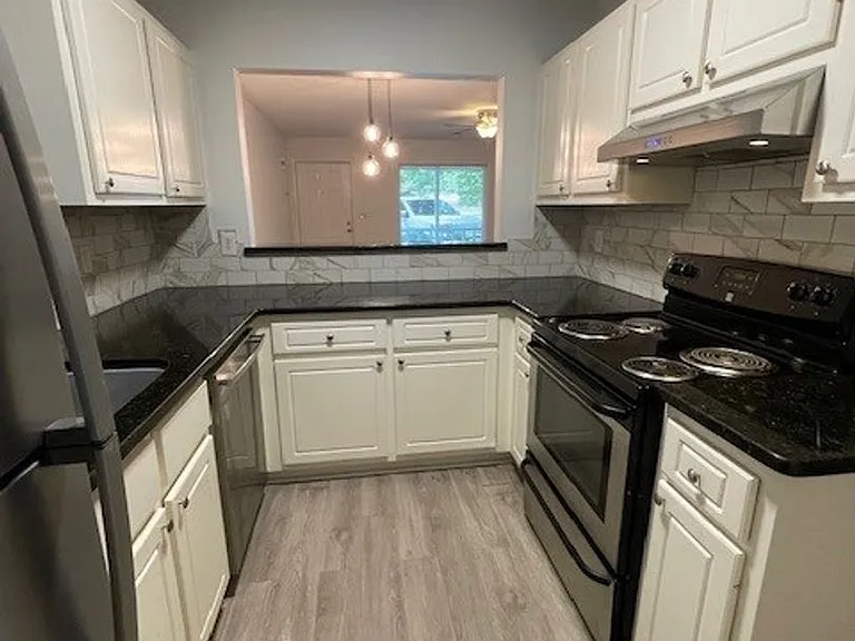 32 Huntsfield Dr #B — Photo 28