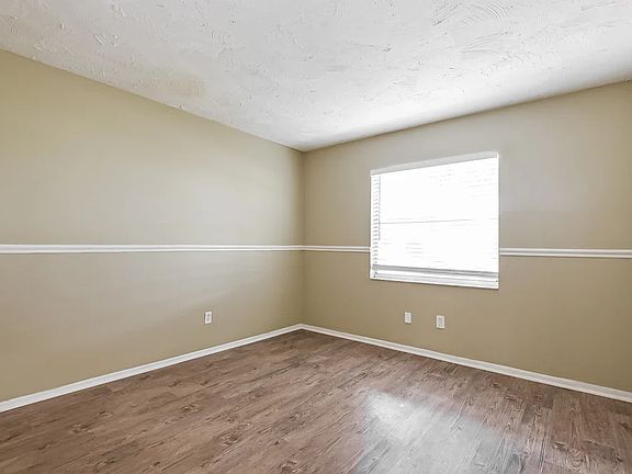 4th image of 111 Oaxaca Ln