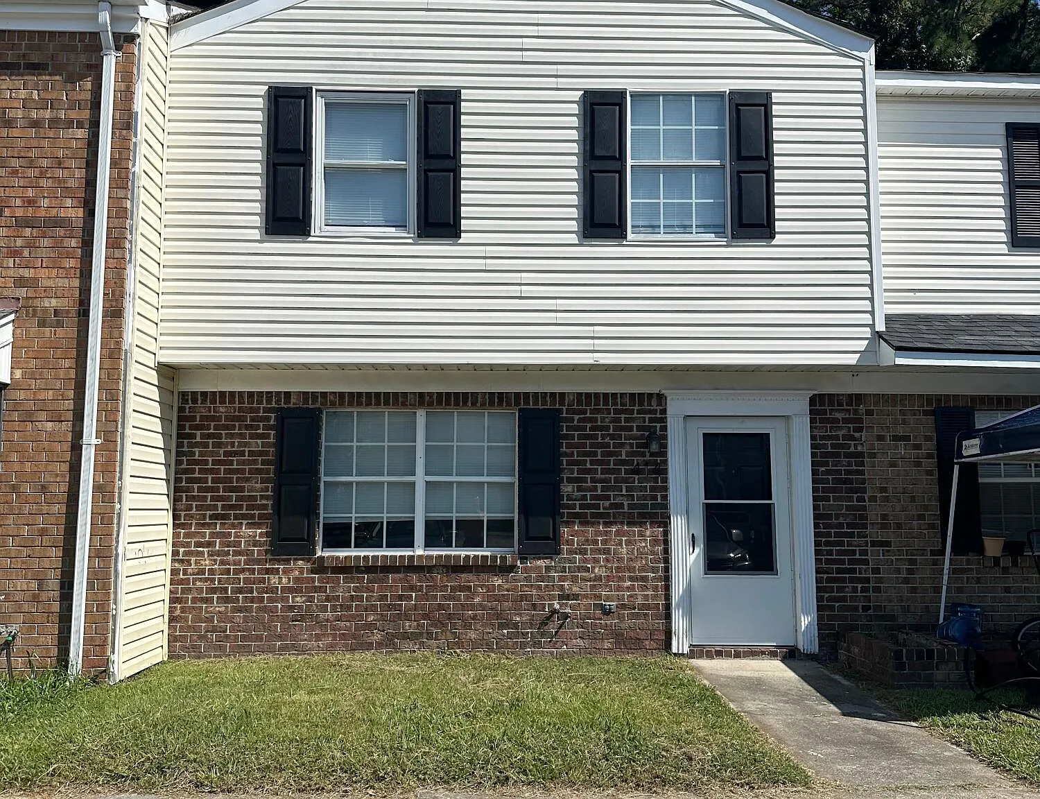3 bed, 1.5 bath, $1,250 — Photo 1