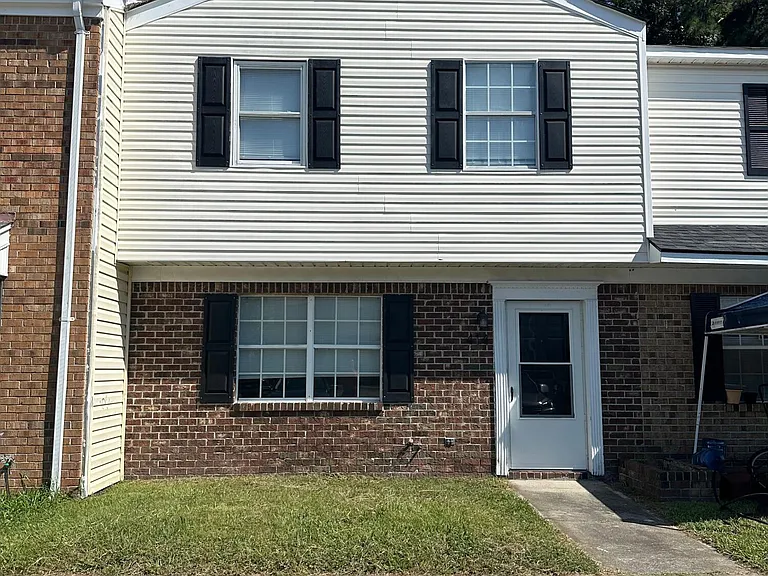 414 Myrtlewood Cir — Photo 1