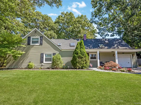 23 Lakeside Drive, Ronkonkoma, NY 11779