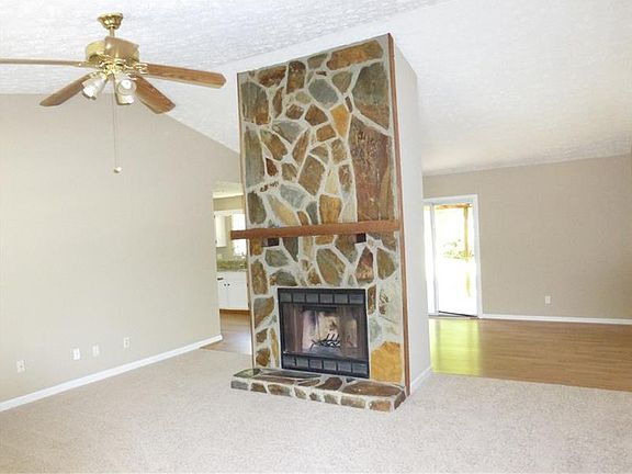 3rd image of 339 Knollwood Ln