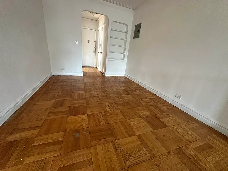 2265 University Ave #6G — Photo 3
