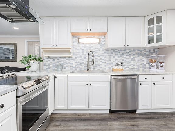2nd image of 356 NE San Bayo Cir #O