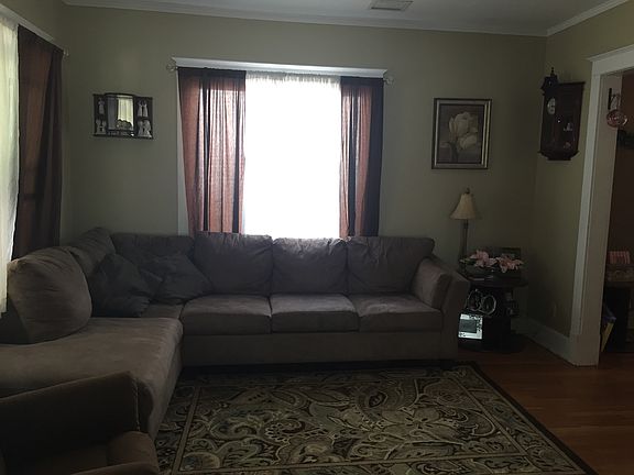 2nd image of 637 E Monroe St