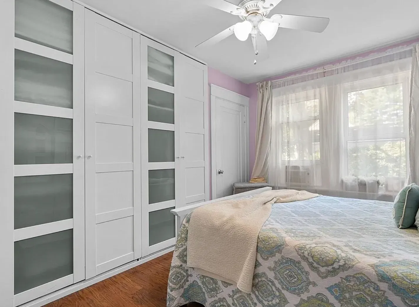 3 bed, 900 sqft, $2,900 — Photo 1