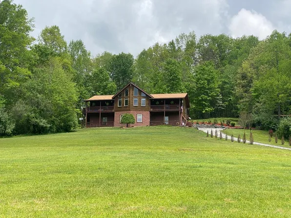3607 Packs Branch Rd, Mount Hope, WV 25880