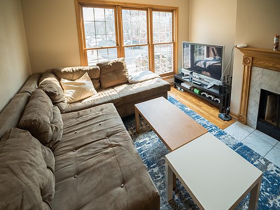 2nd image of 844 N Wood St APT 1