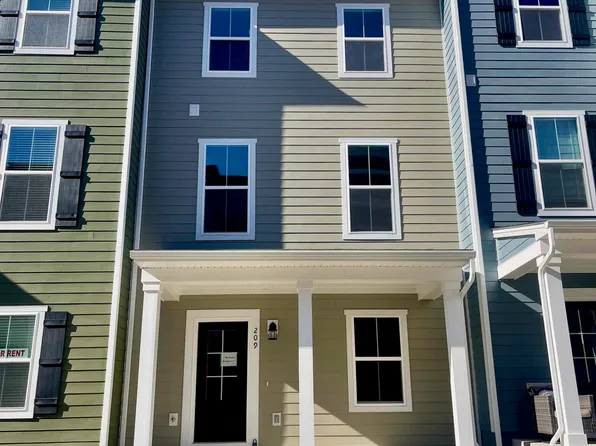 209 N Broad St, Daleville, VA 24083