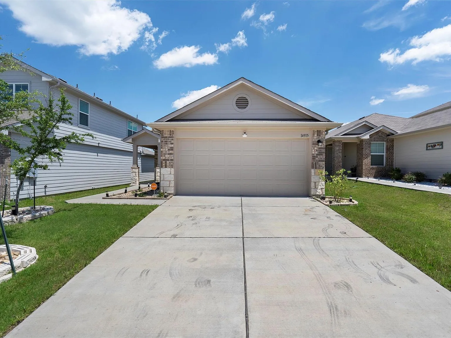 3 bed, 2.0 bath, 1521 sqft, $1,900 — Photo 1