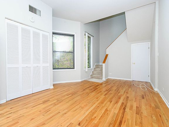 5th image of 3430 N Elaine Pl