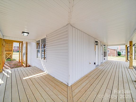 3rd image of 903 W End Ave