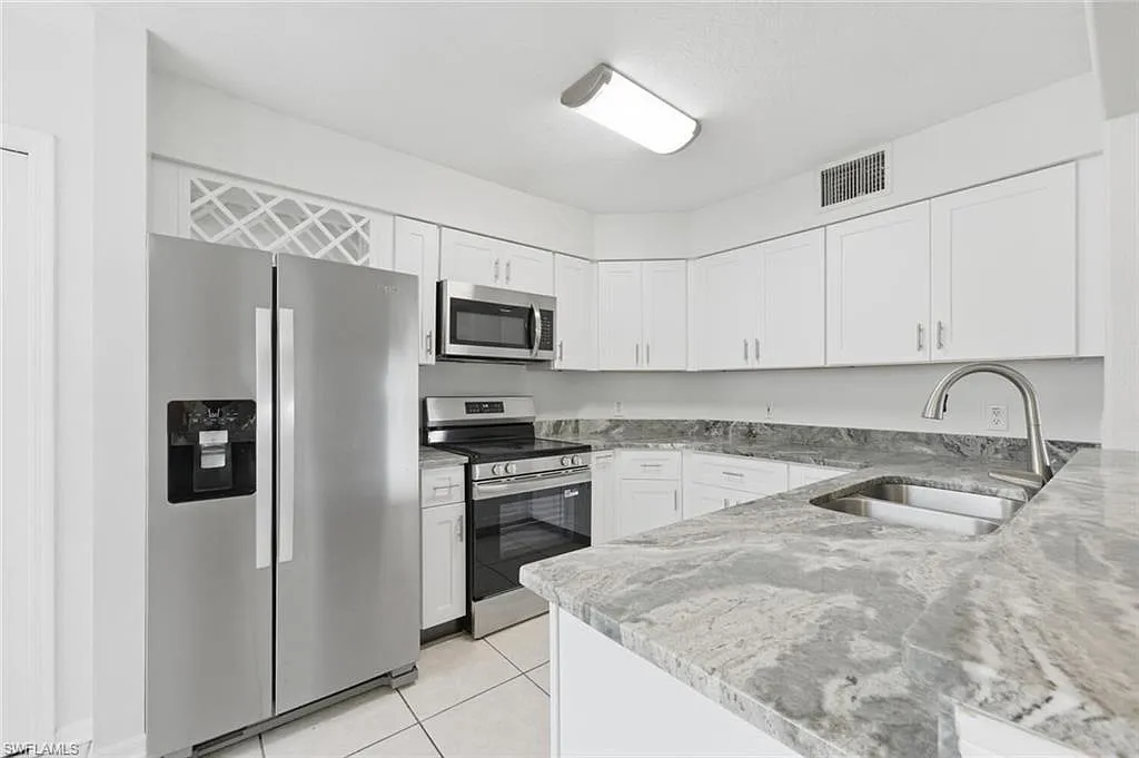 3 bed, 2.0 bath, 1548 sqft, $2,700 — Photo 2