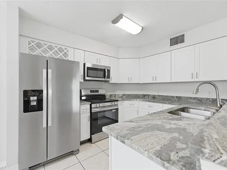 9570 Crescent Garden Dr #A-102 — Photo 2