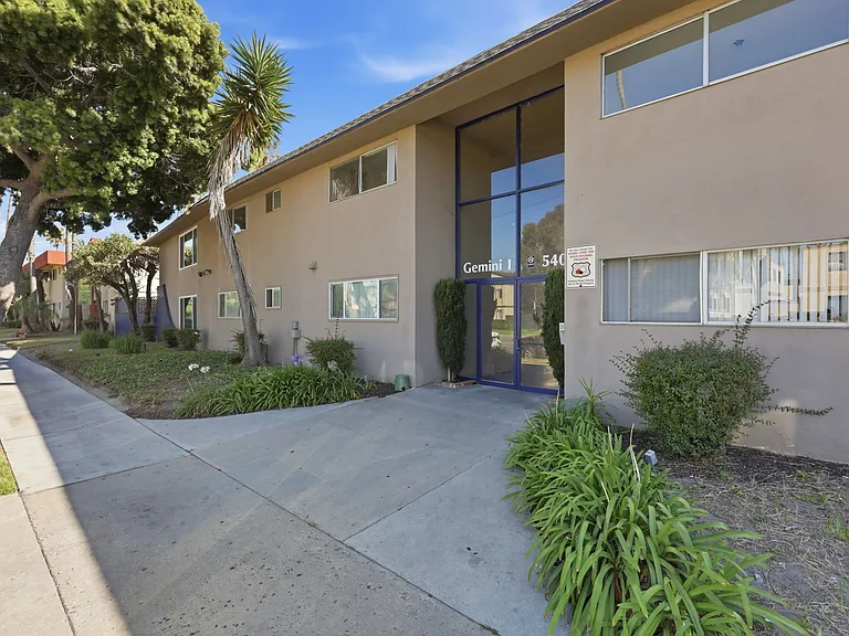 540 W Channel Islands Blvd #13 — Photo 8