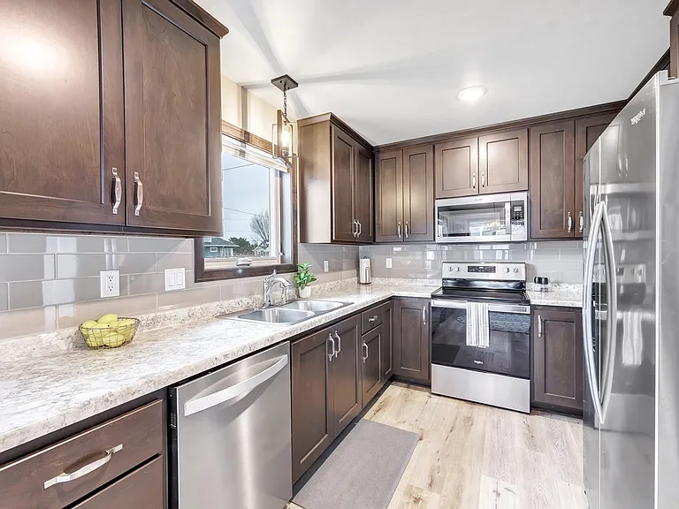 1231 S Greenwood Ave — Photo 3