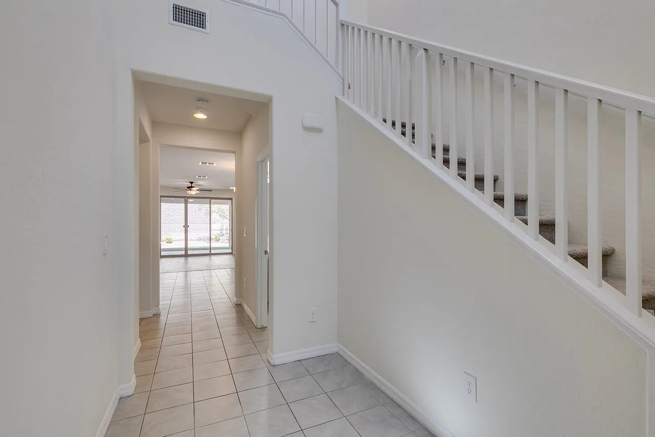 4 bed, 3.5 bath, 2334 sqft, $2,731 — Photo 3