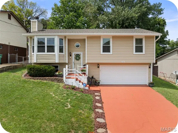 819 Country Brook Ln, Imperial, MO 63052