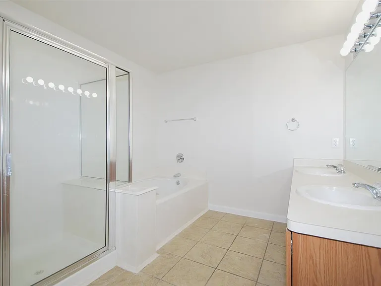 2826 Foster Hill Dr — Photo 11