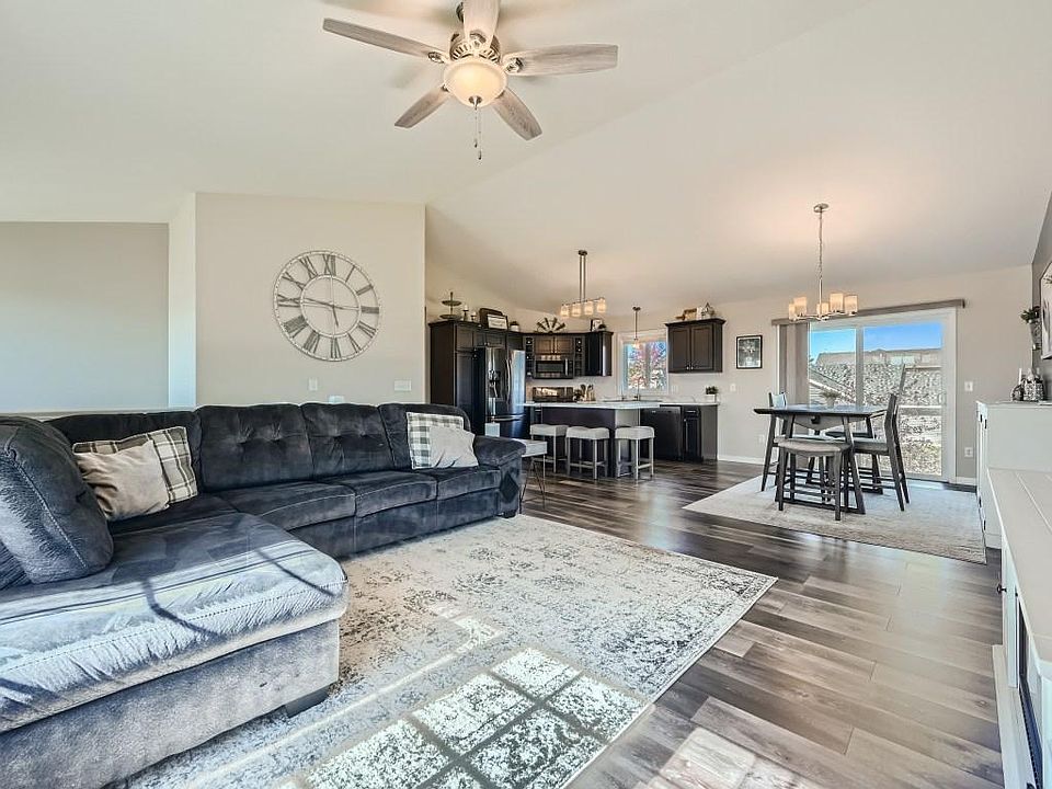 1st image of 821 Rose Court Dr