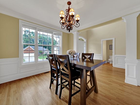 4th image of 1594 Essex Hall Dr