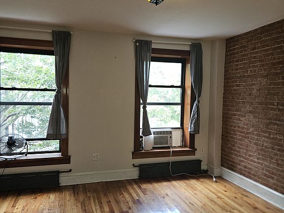 5th image of 69 Gates Ave APT 6