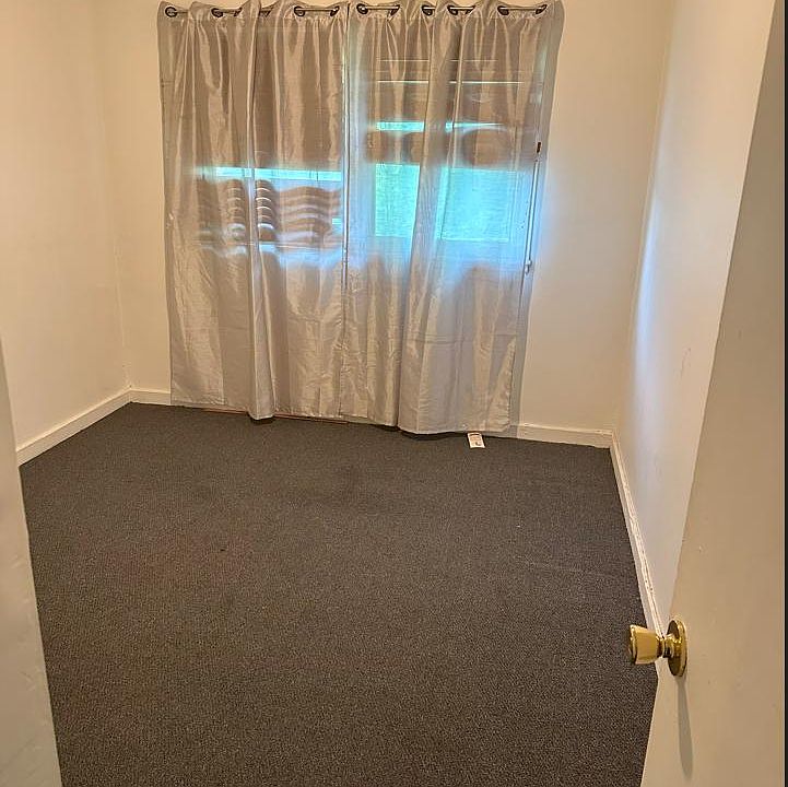 2nd image of 15818 W Lexington Ave #4