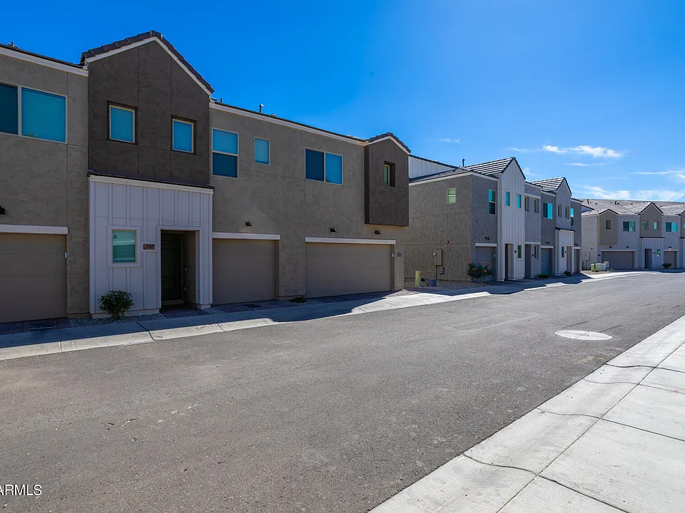 2169 W Harmont Dr