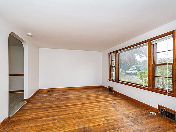 3rd image of 8 Westwood Ter