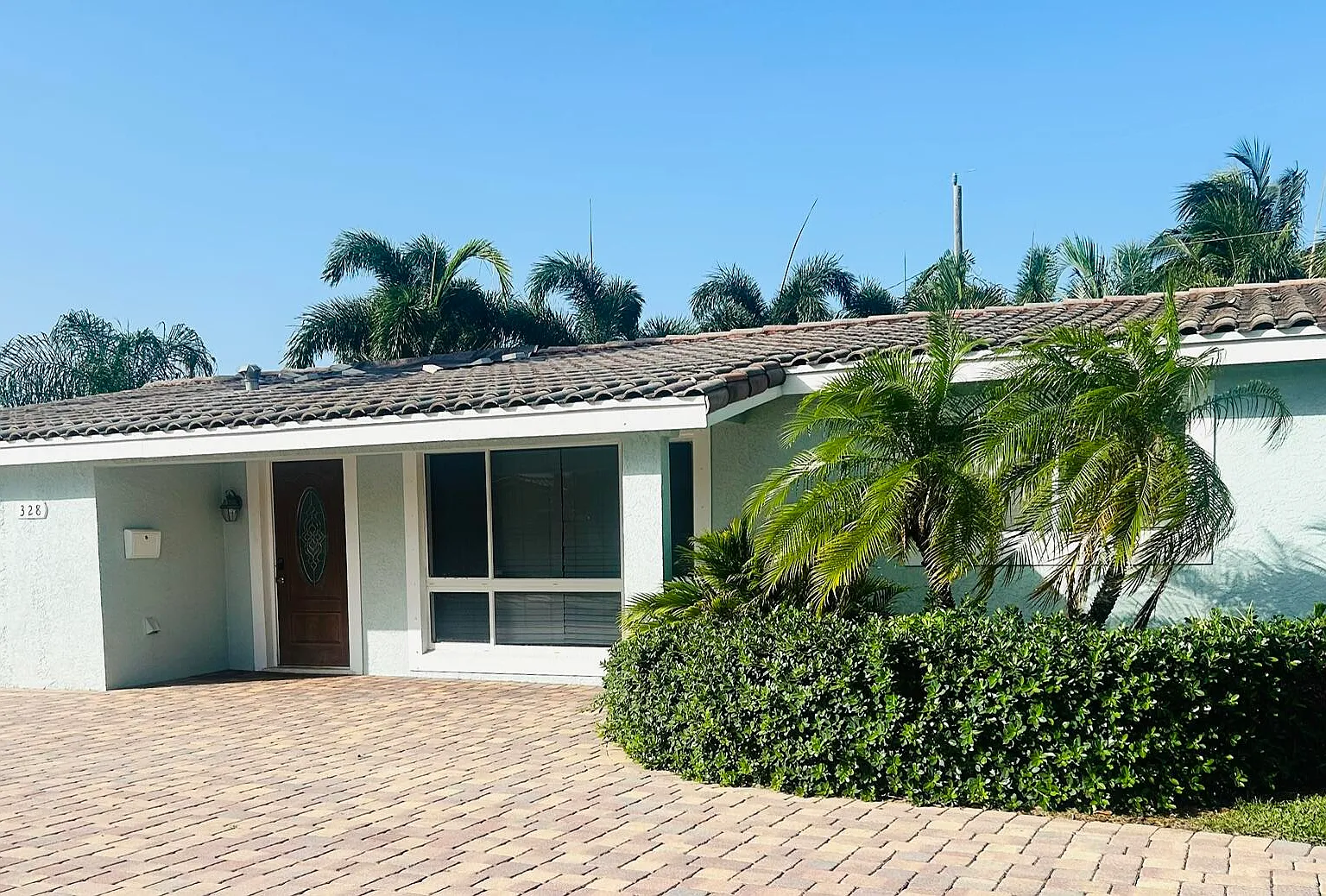 3 bed, 2.0 bath, 1700 sqft, $4,300 — Photo 2
