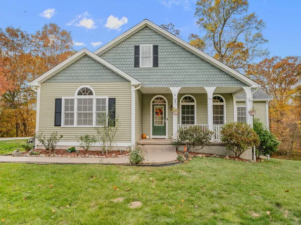 9 Reservoir View, Ledyard, CT 06339