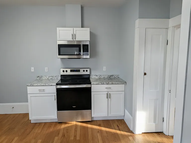168 Waterman Ave — Photo 11