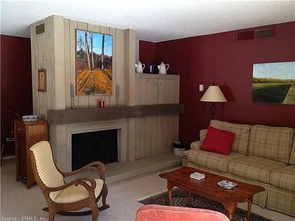 Living Room (walls are now beige)