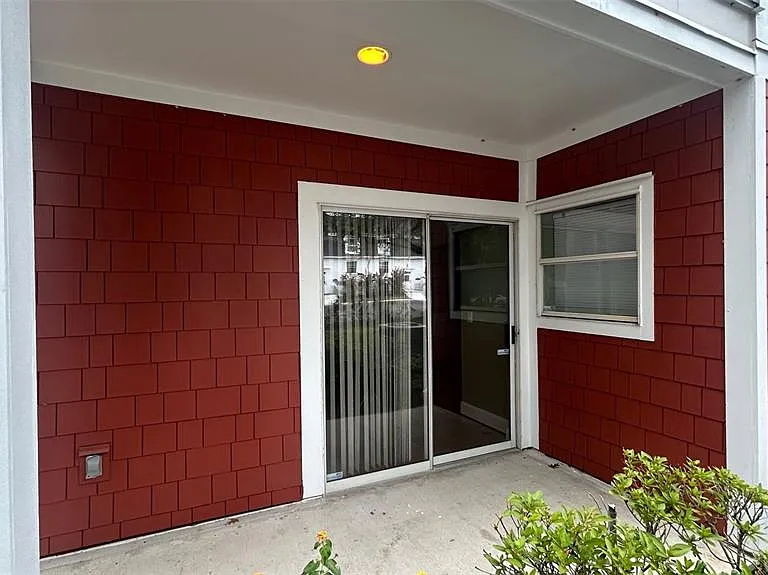 2360 SW Archer Rd #303 — Photo 8