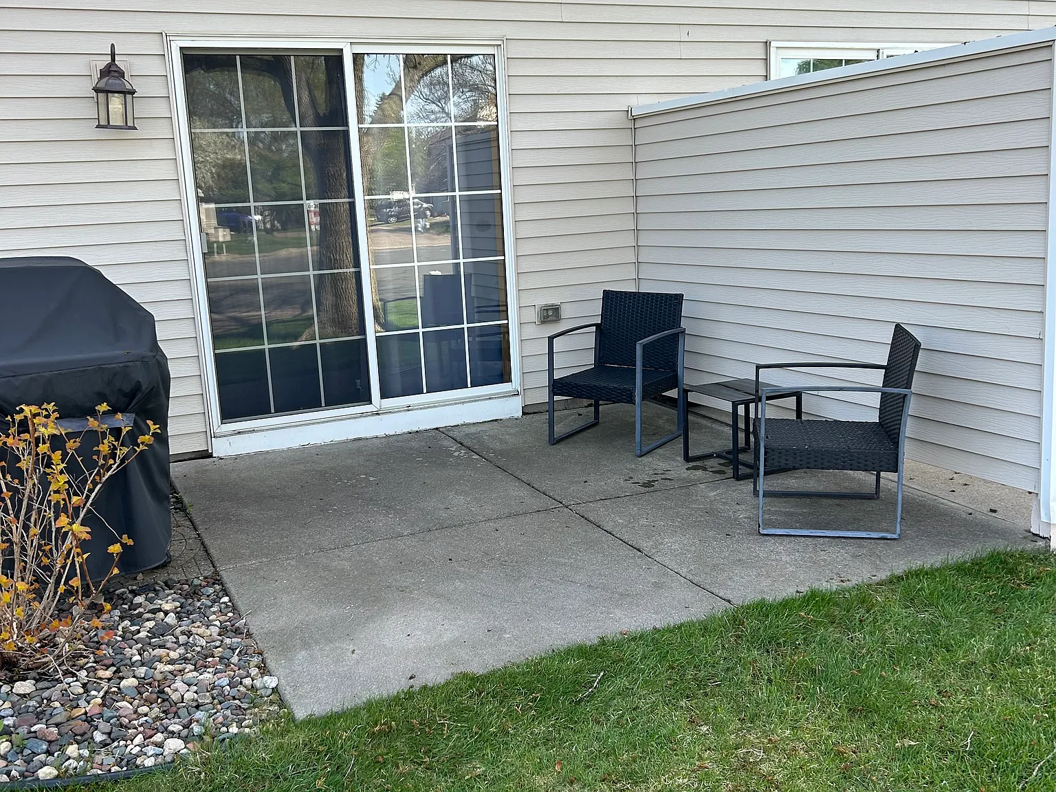 3 bed, 1232 sqft, $2,400 — Photo 2